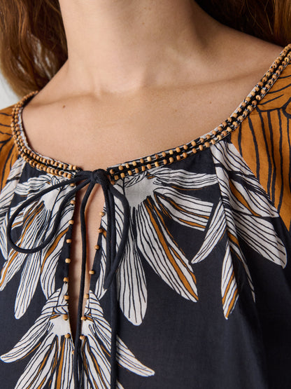 Behati Top